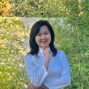 “Dr. LeAnn Nguyen Acupuncture and Herbs” offers gentle, natural urgent care for pain relief and heart healing.