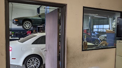 Johnny’s Auto Center